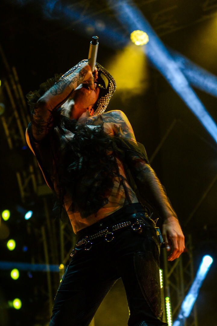 Achille Lauro live Gru Village