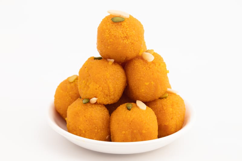 Desi Ghee Besan Ladoo