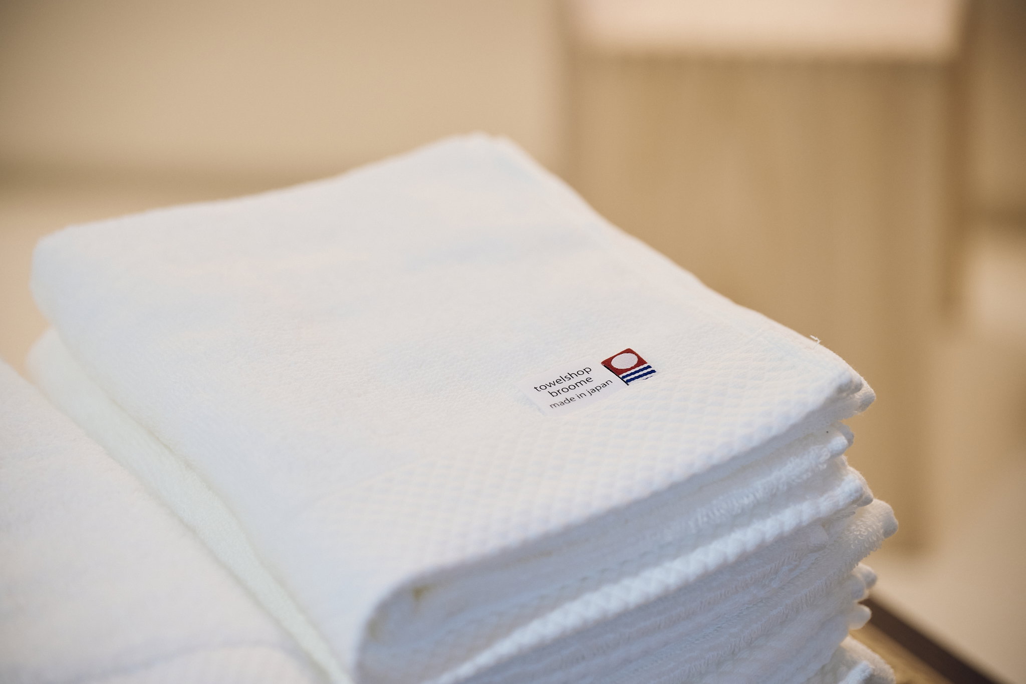 Enjoy a bath surrounded by the wind and sunlight of the four seasons