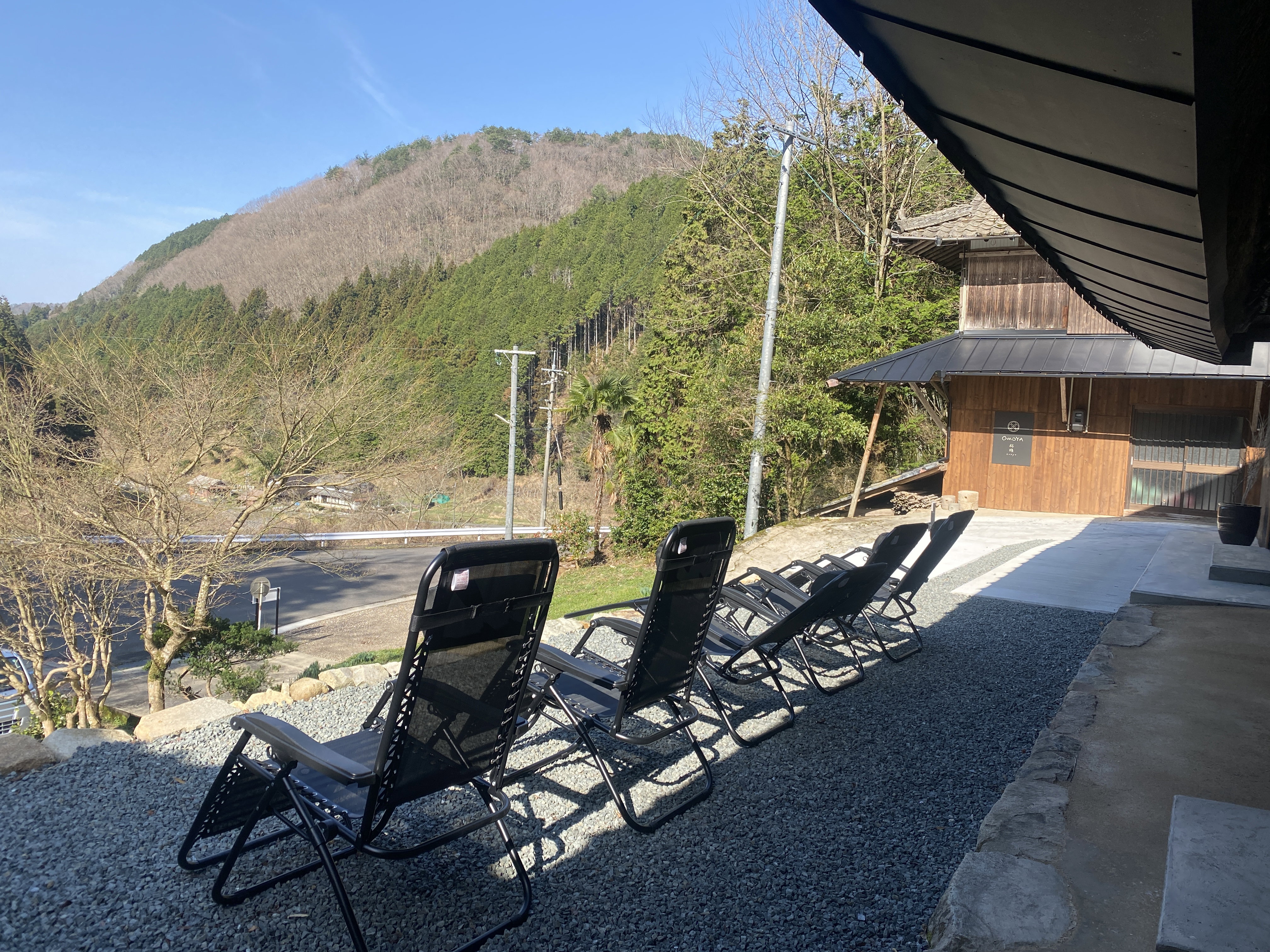 In the garden | Taking a break between the wind and the sky.