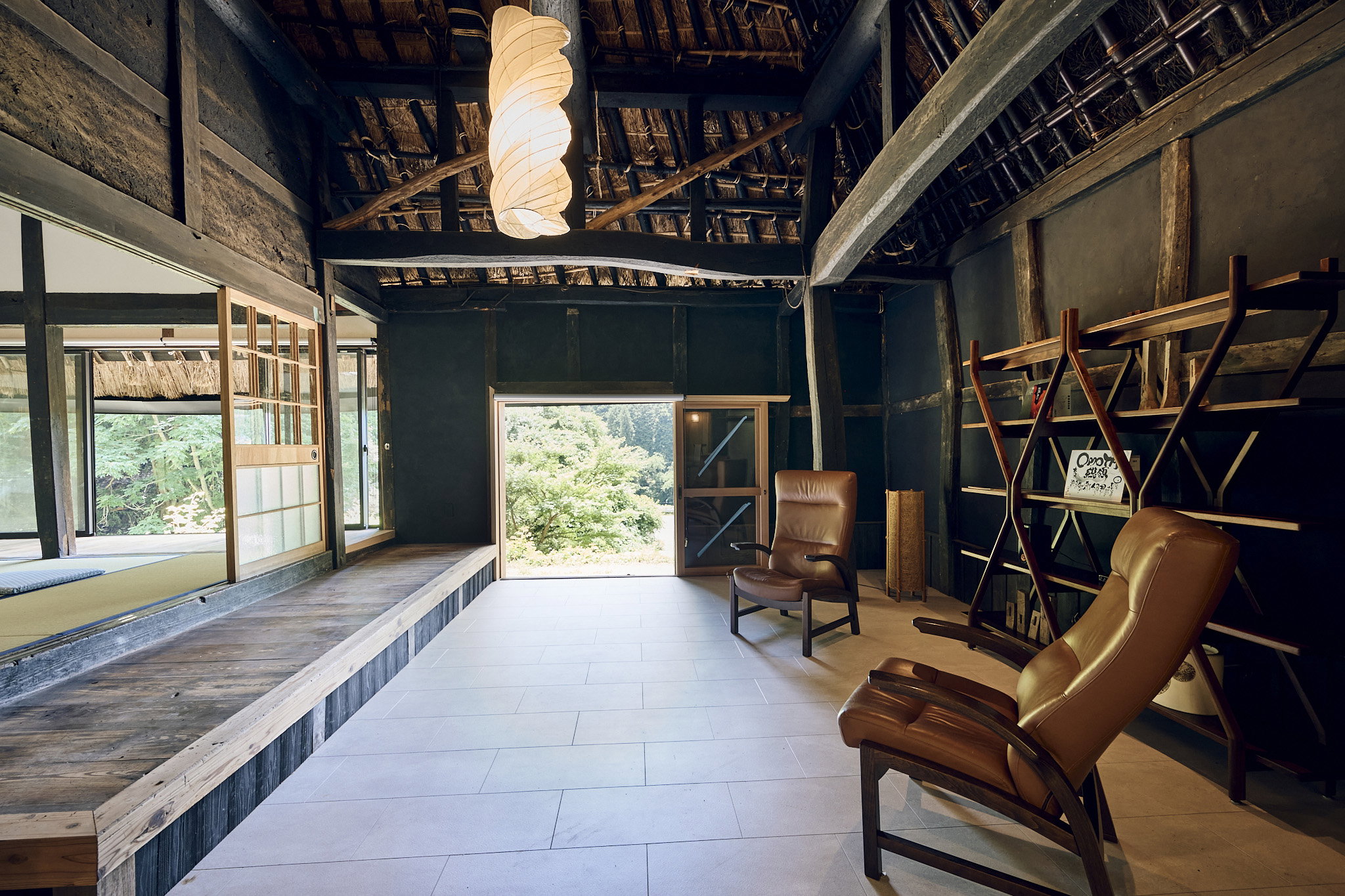 Inside OMOYA | Surrounded by light and shadow, wood and earth