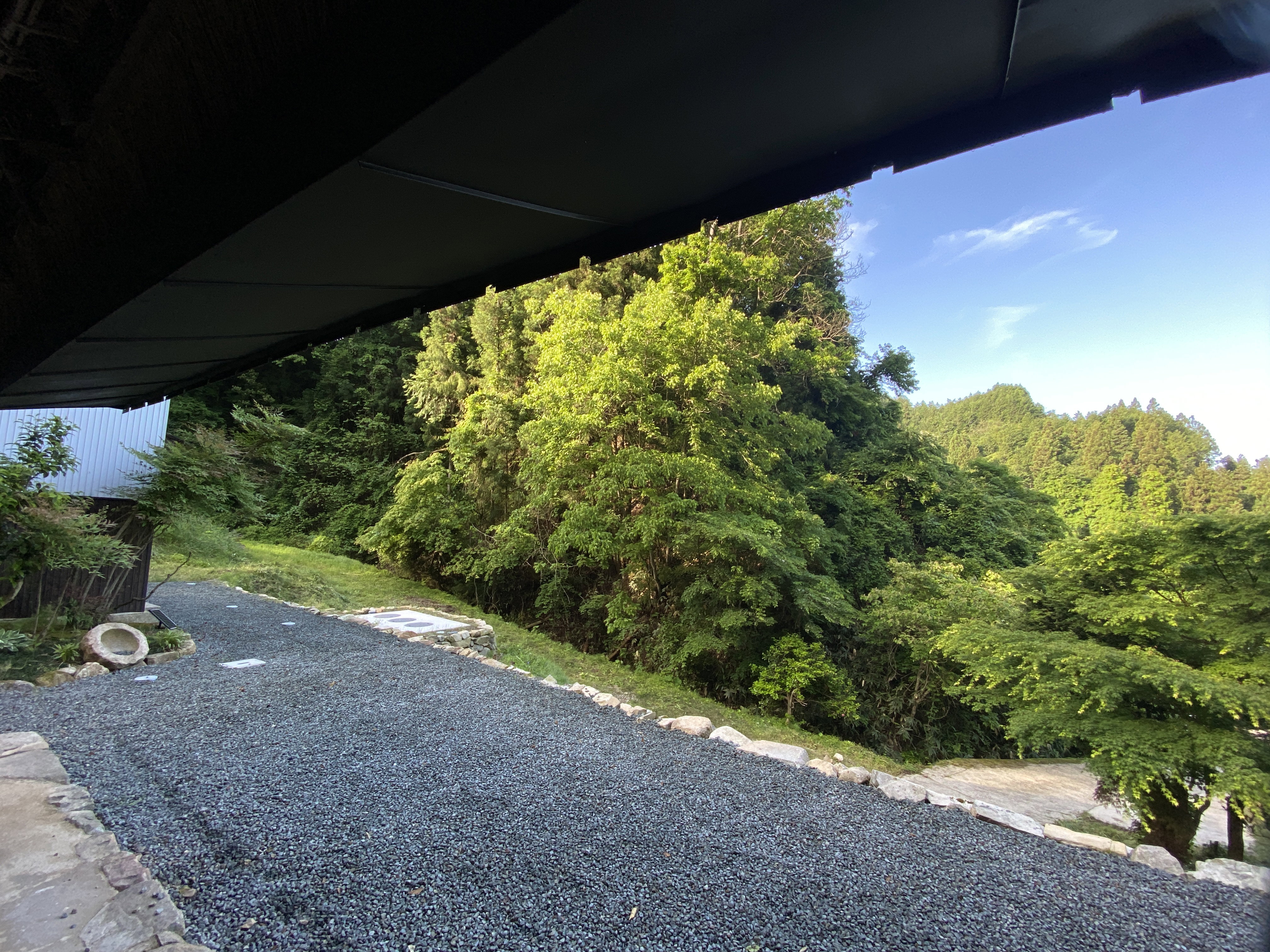 Inside OMOYA | Surrounded by light and shadow, wood and earth