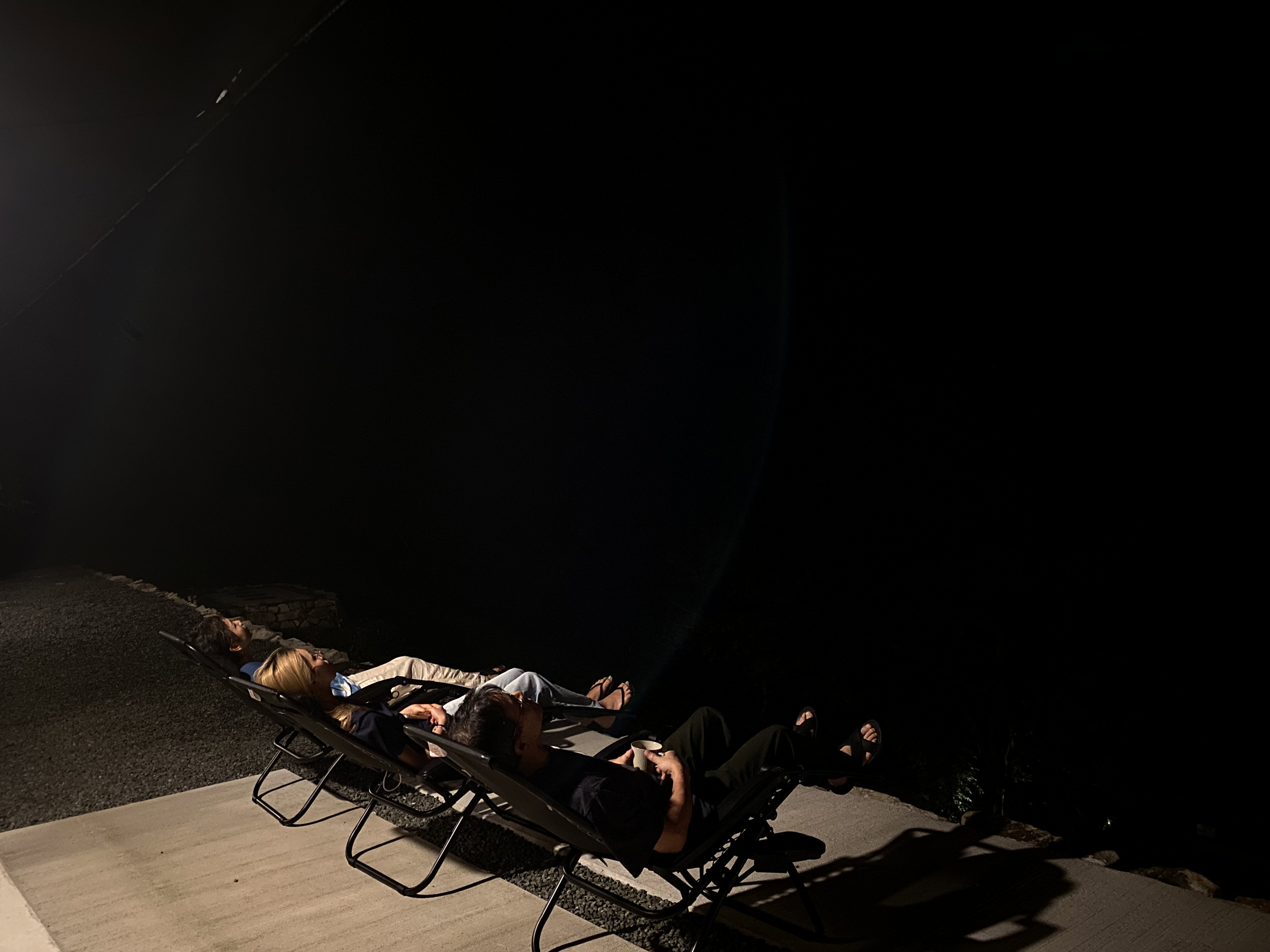 Under the stars | As the night deepens quietly