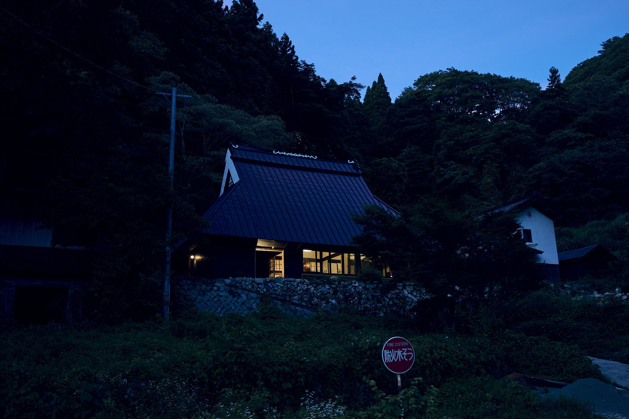 Under the stars | As the night deepens quietly