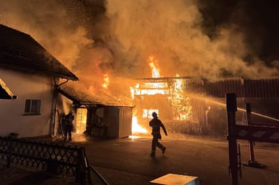 Vollbrand auf Landwirtschaftsbetrieb – 300 Hühner verendet