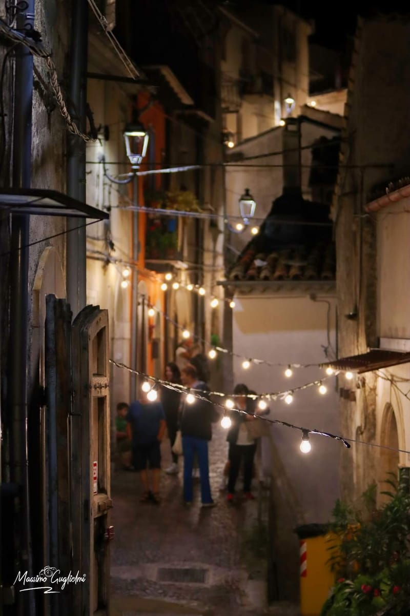  Roccamandolfi: Nella Rocca dei Briganti -