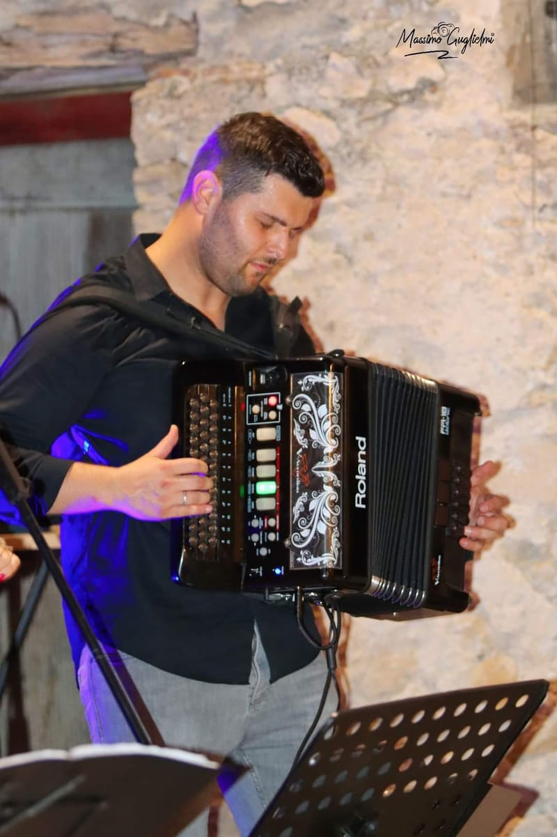  Roccamandolfi: Nella Rocca dei Briganti -