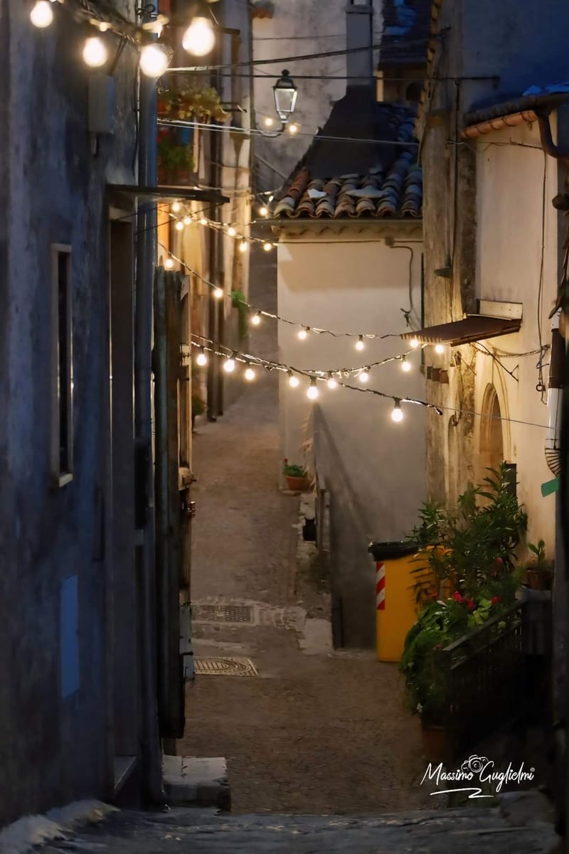  Roccamandolfi: Nella Rocca dei Briganti -