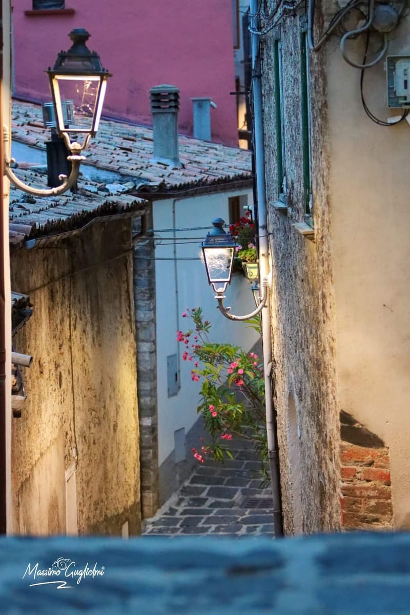  Roccamandolfi: Nella Rocca dei Briganti -