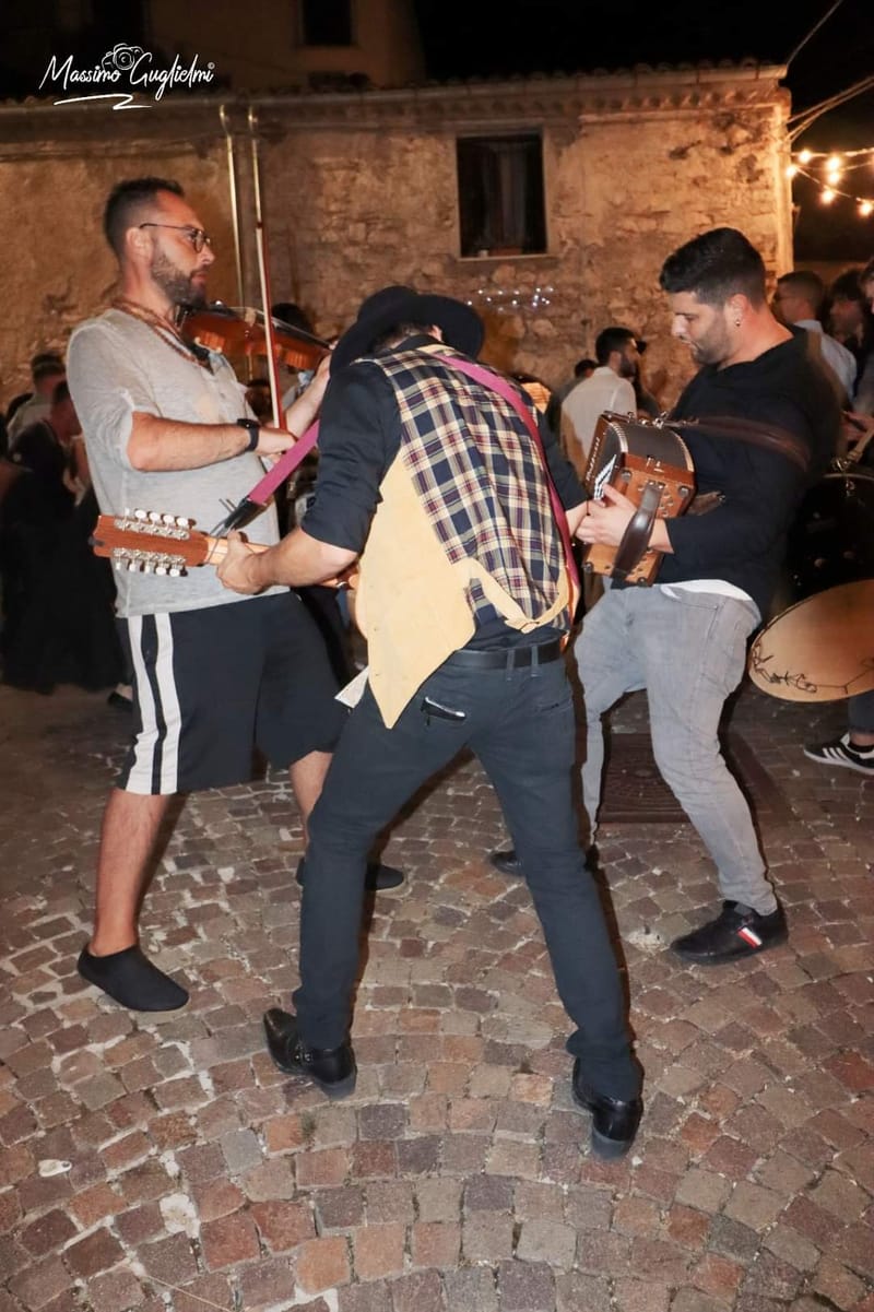  Roccamandolfi: Nella Rocca dei Briganti -