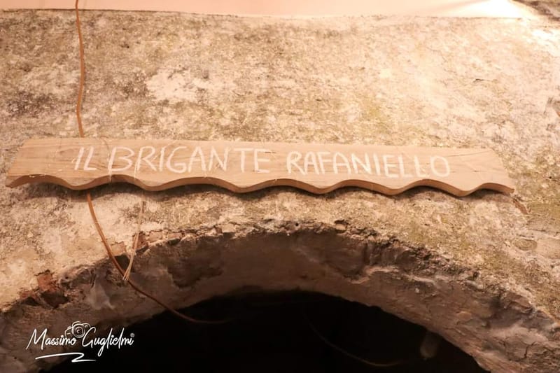  Roccamandolfi: Nella Rocca dei Briganti -