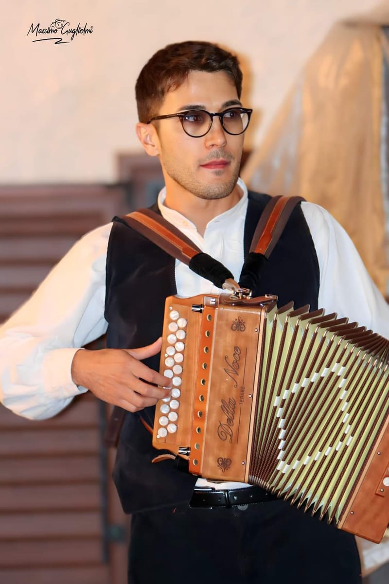  Roccamandolfi: Nella Rocca dei Briganti -