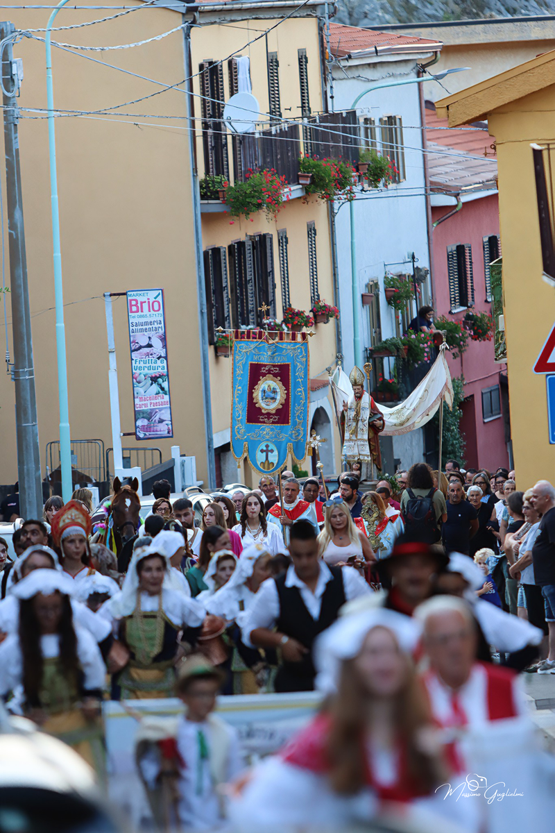 UNA GIORNATA MAGICA A LONGANO