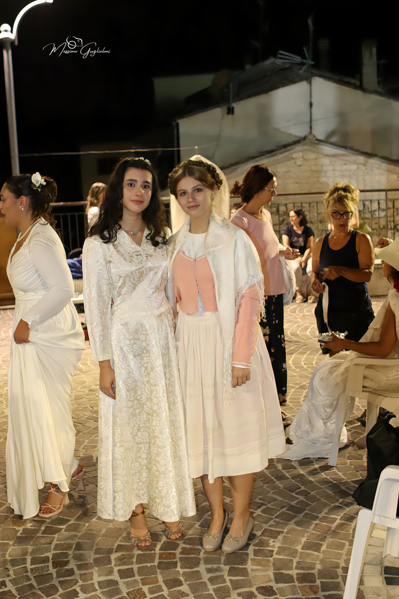 Un viaggio meraviglio tra abiti e modelle incredibili