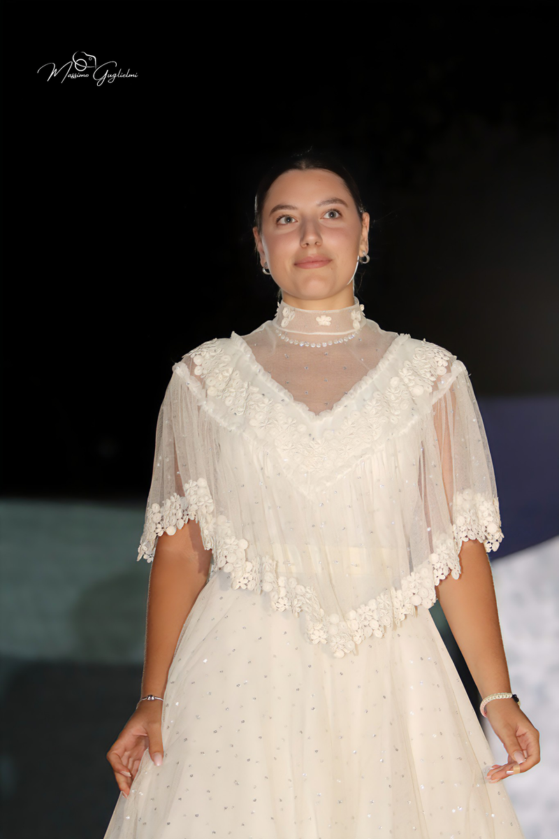 Un viaggio meraviglio tra abiti e modelle incredibili