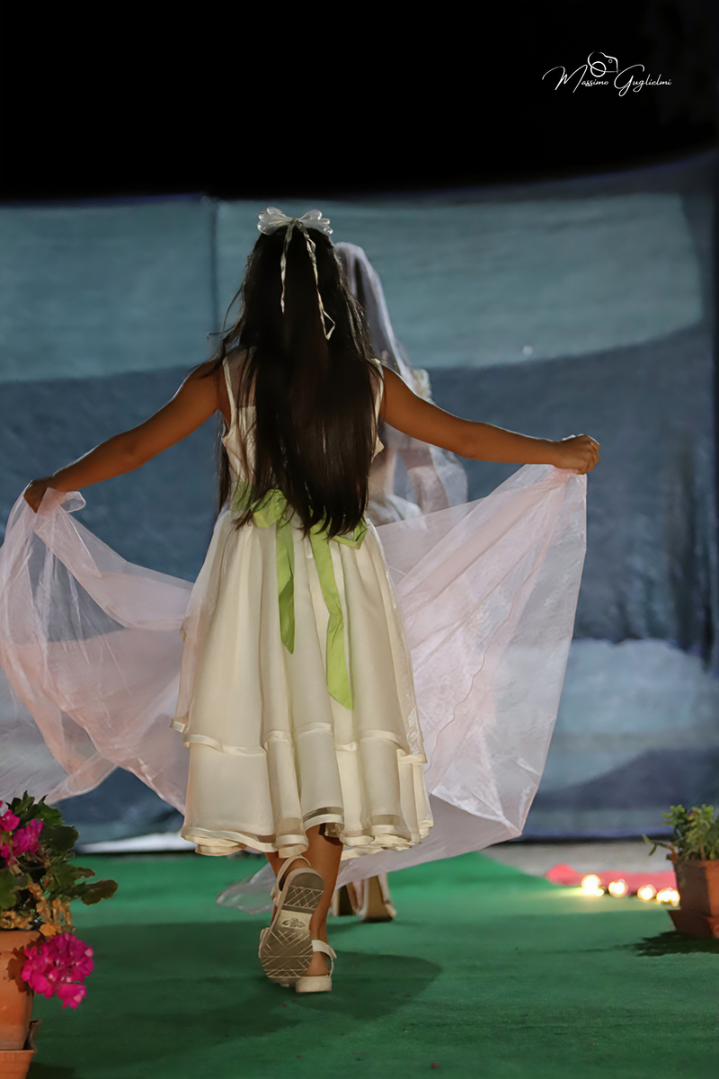 Un viaggio meraviglio tra abiti e modelle incredibili