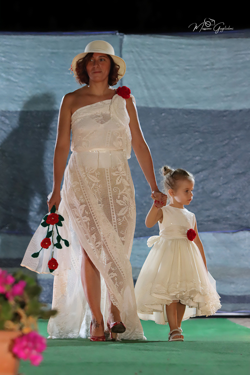 Un viaggio meraviglio tra abiti e modelle incredibili