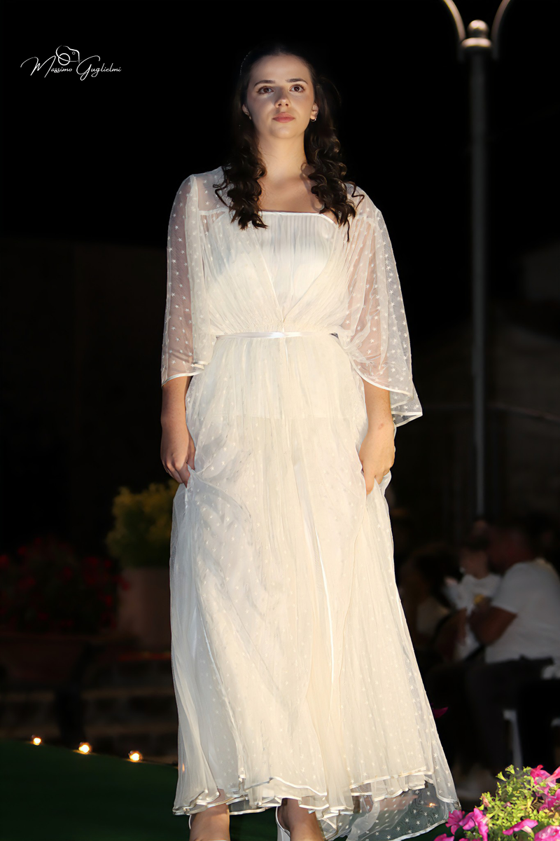 Un viaggio meraviglio tra abiti e modelle incredibili