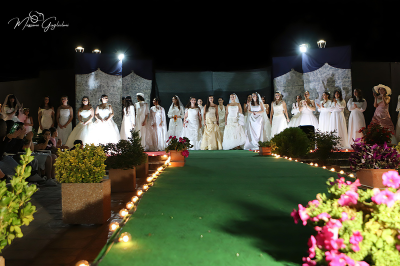 Un viaggio meraviglio tra abiti e modelle incredibili