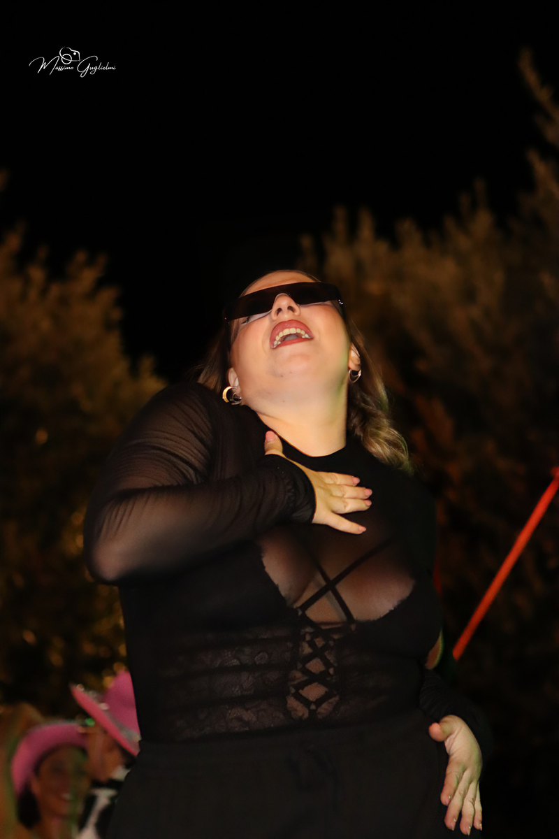 Energia, allegria, musica, cibo e una camminata per le vie della citta'