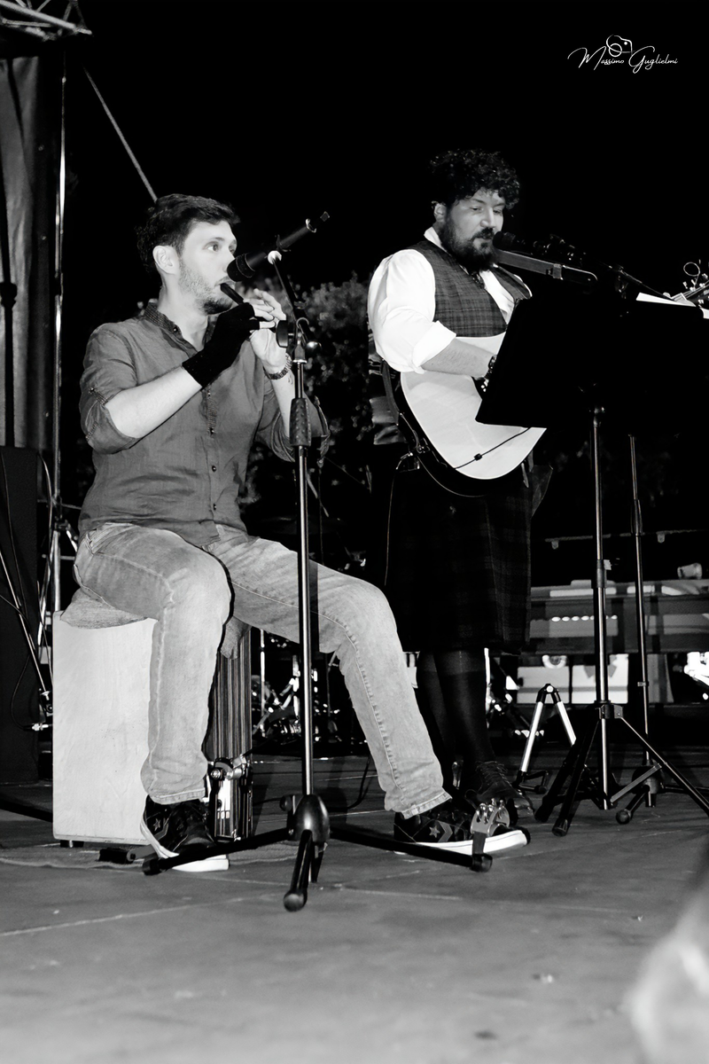 Energia, allegria, musica, cibo e una camminata per le vie della citta'