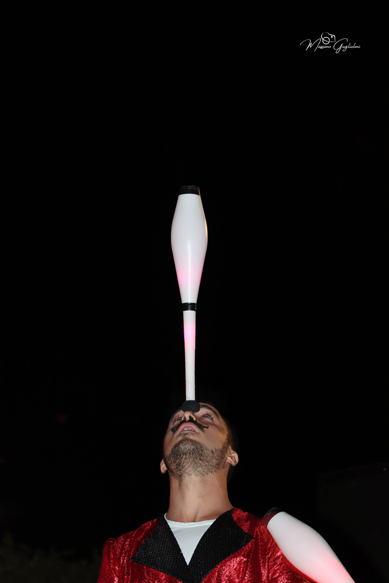 Energia, allegria, musica, cibo e una camminata per le vie della citta'