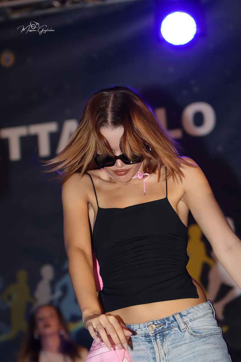 Energia, allegria, musica, cibo e una camminata per le vie della citta'