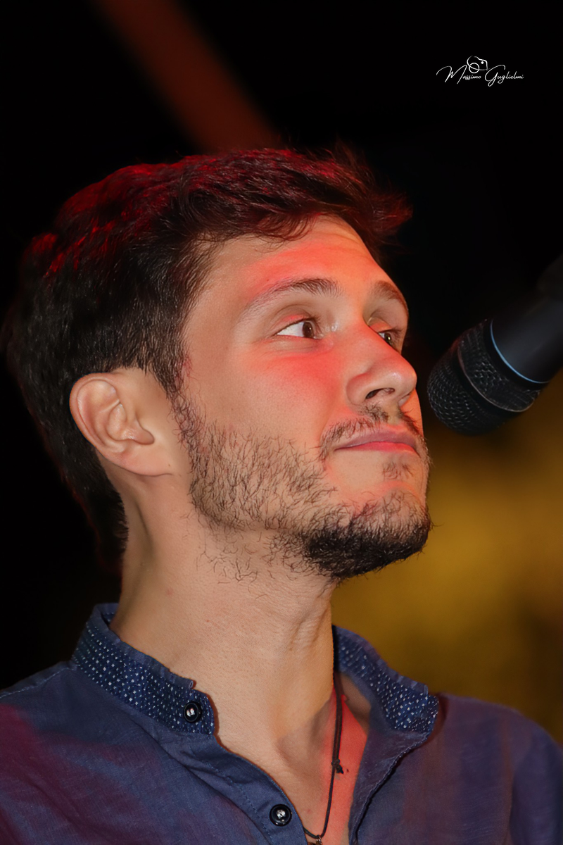 Energia, allegria, musica, cibo e una camminata per le vie della citta'