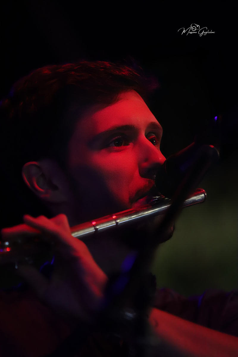 Energia, allegria, musica, cibo e una camminata per le vie della citta'