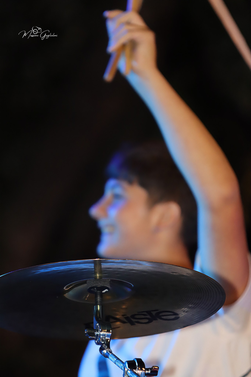 Energia, allegria, musica, cibo e una camminata per le vie della citta'