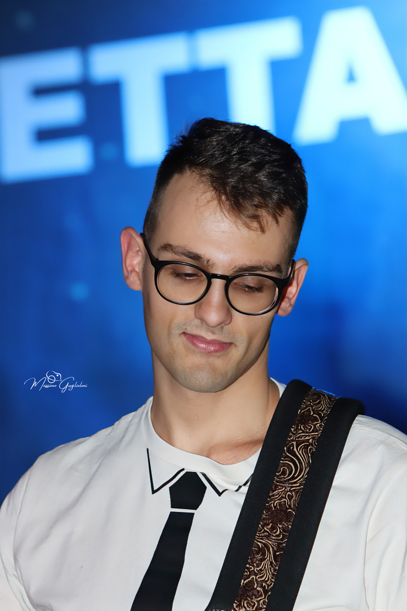 Energia, allegria, musica, cibo e una camminata per le vie della citta'