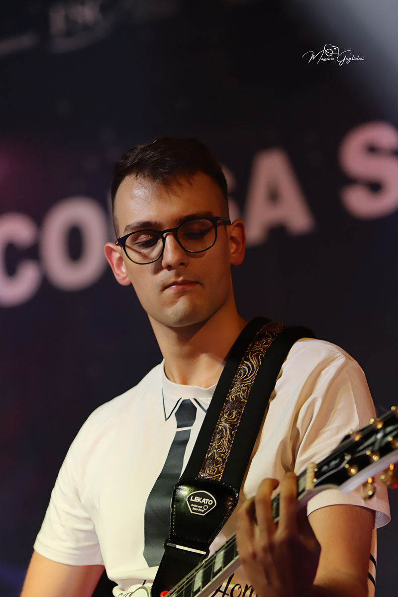 Energia, allegria, musica, cibo e una camminata per le vie della citta'