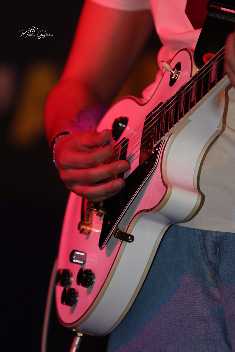 Energia, allegria, musica, cibo e una camminata per le vie della citta'