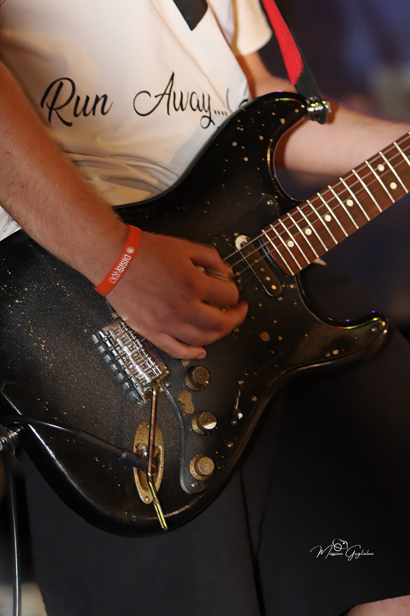 Energia, allegria, musica, cibo e una camminata per le vie della citta'