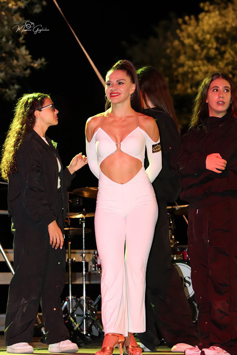 Energia, allegria, musica, cibo e una camminata per le vie della citta'