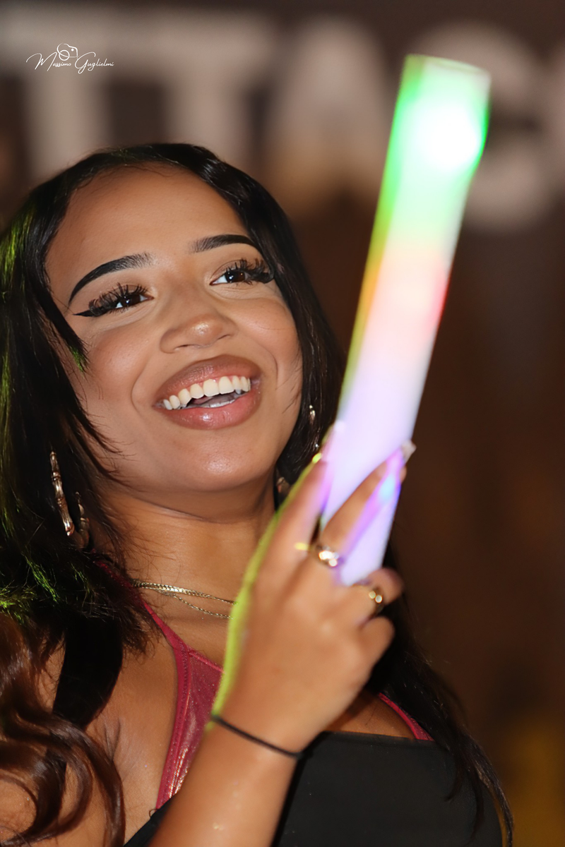 Energia, allegria, musica, cibo e una camminata per le vie della citta'