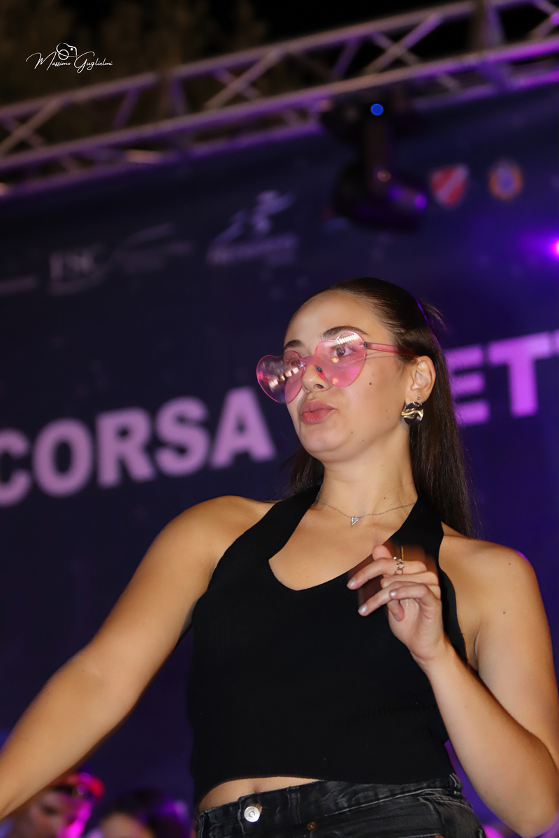 Energia, allegria, musica, cibo e una camminata per le vie della citta'