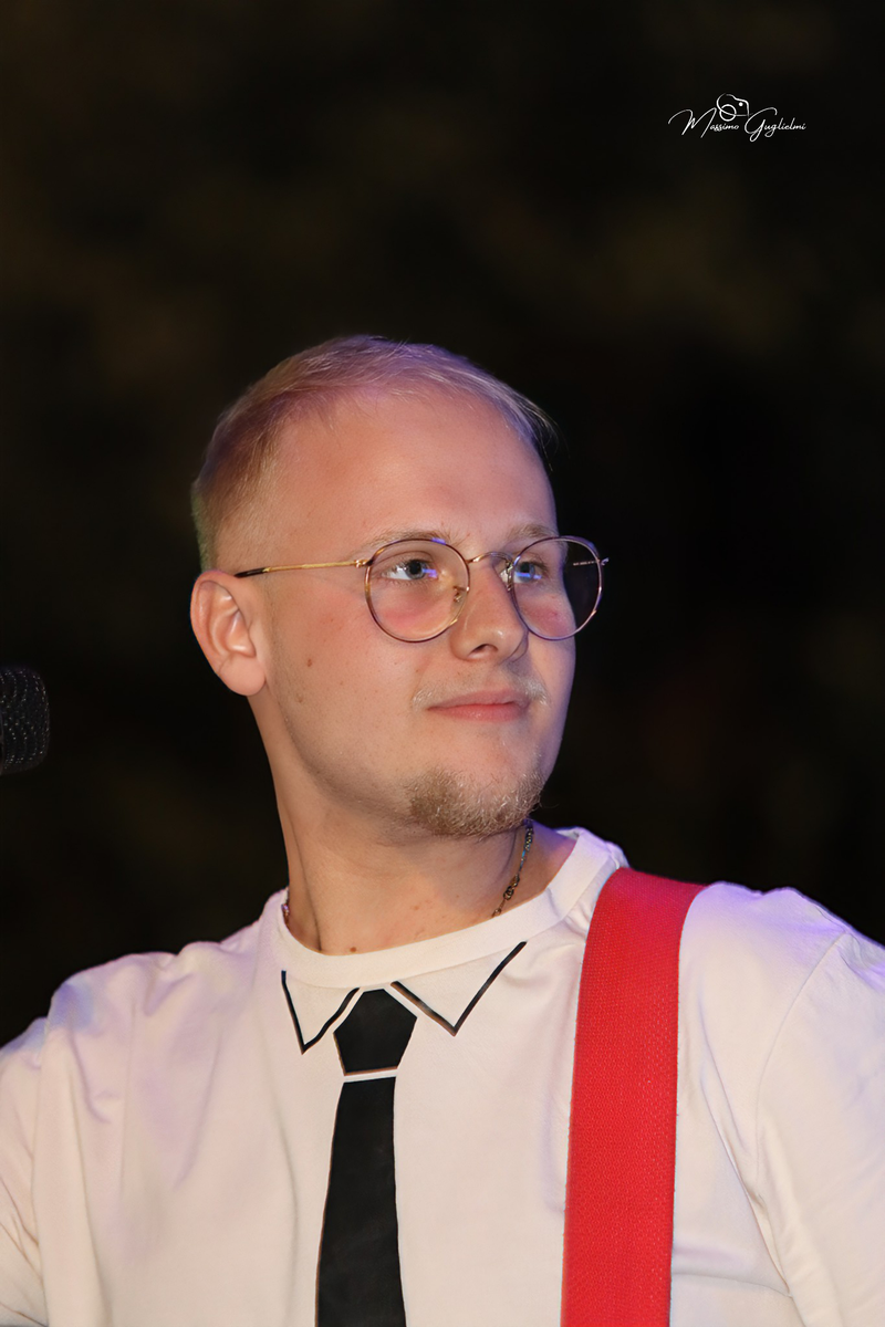 Energia, allegria, musica, cibo e una camminata per le vie della citta'