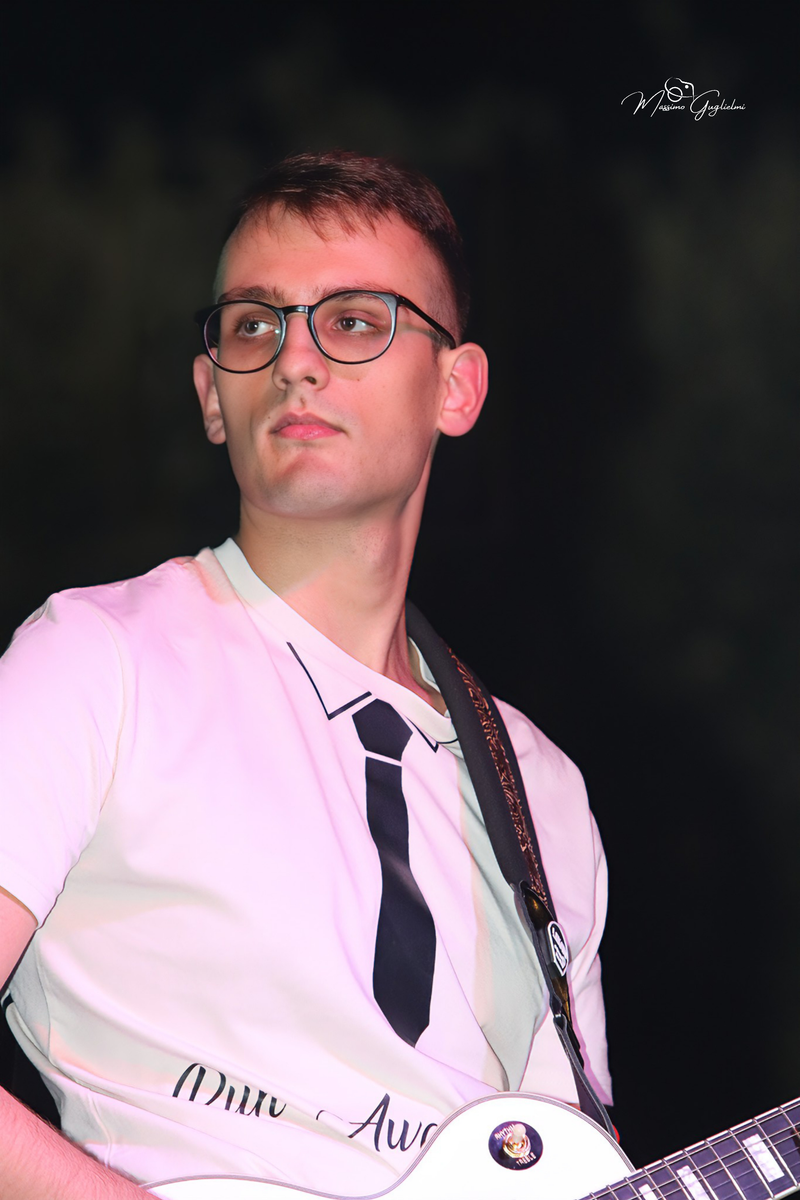 Energia, allegria, musica, cibo e una camminata per le vie della citta'