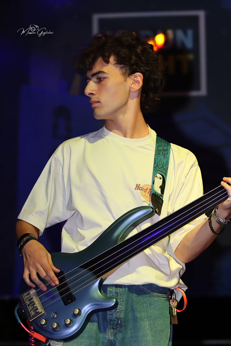 Energia, allegria, musica, cibo e una camminata per le vie della citta'