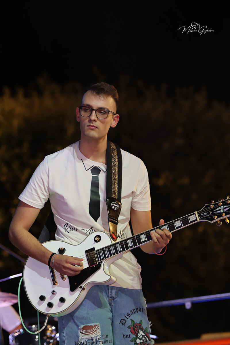 Energia, allegria, musica, cibo e una camminata per le vie della citta'