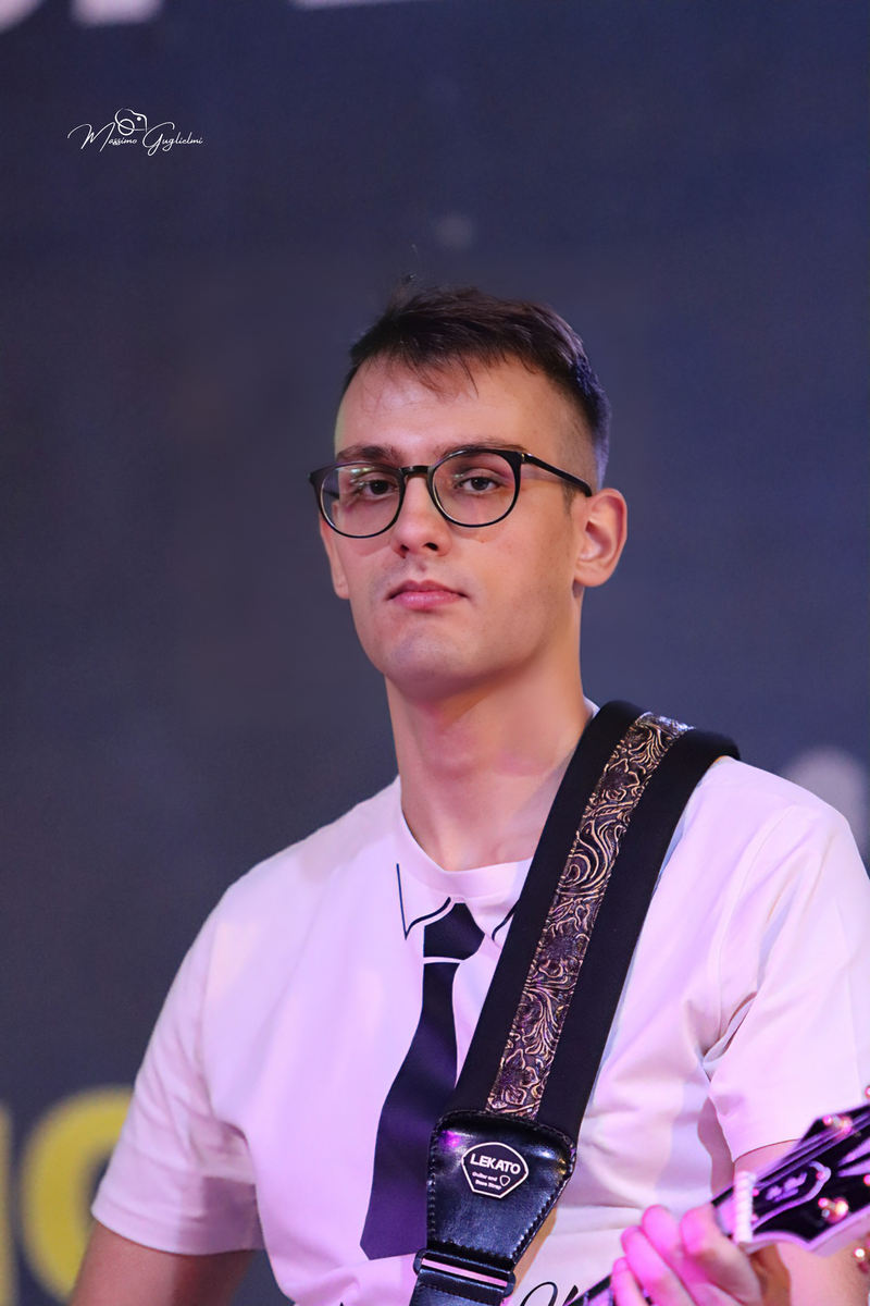 Energia, allegria, musica, cibo e una camminata per le vie della citta'