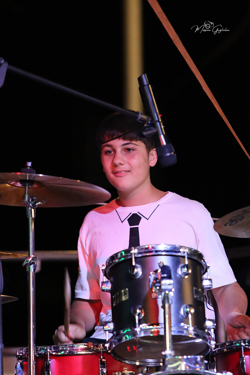 Energia, allegria, musica, cibo e una camminata per le vie della citta'