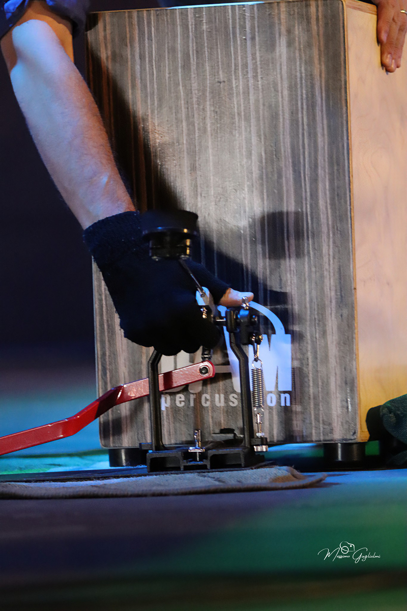 Energia, allegria, musica, cibo e una camminata per le vie della citta'