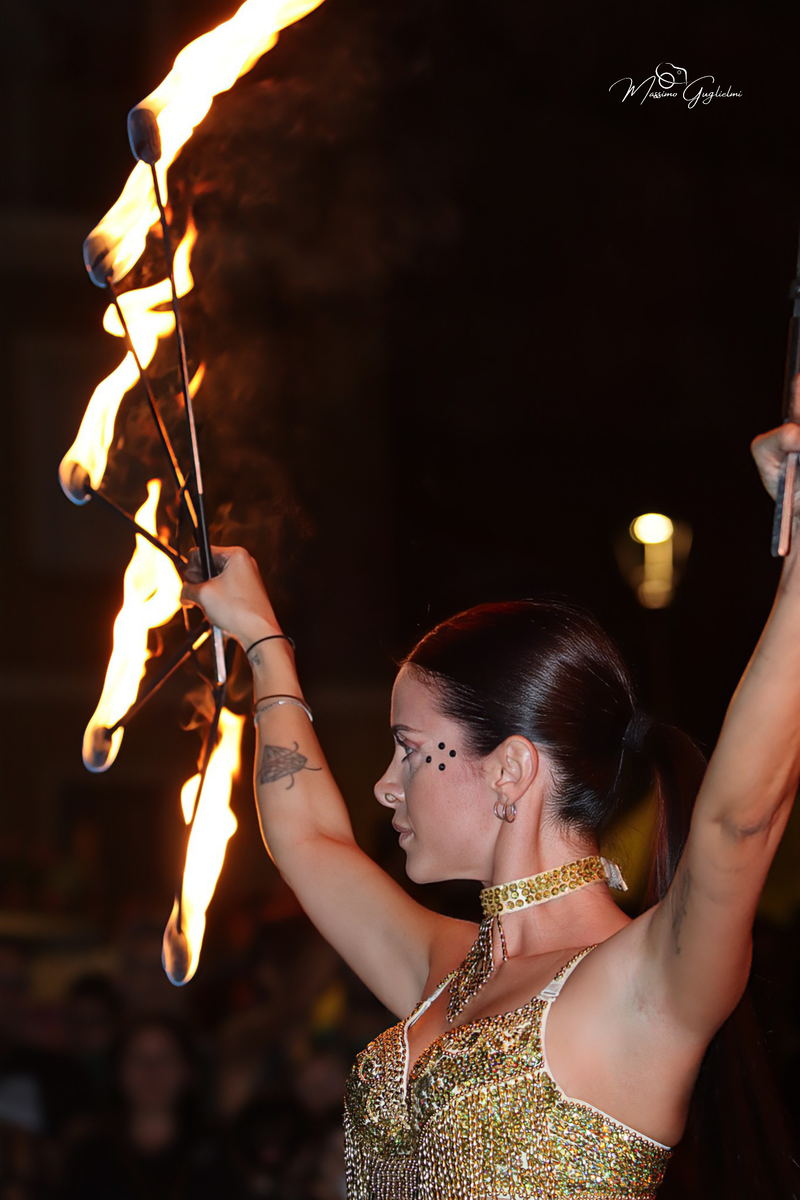 Energia, allegria, musica, cibo e una camminata per le vie della citta'