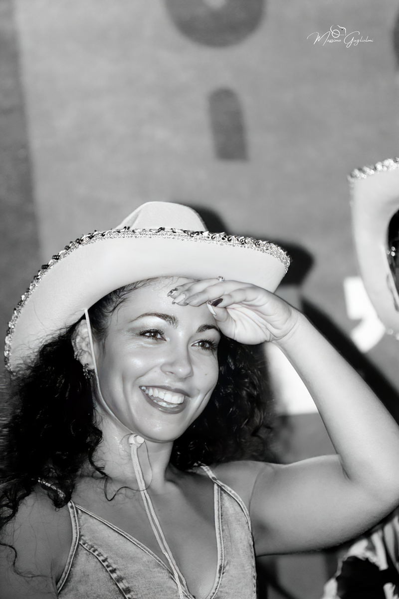 Energia, allegria, musica, cibo e una camminata per le vie della citta'