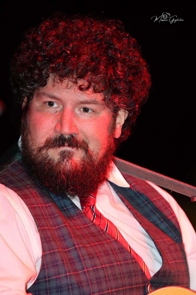 Energia, allegria, musica, cibo e una camminata per le vie della citta'