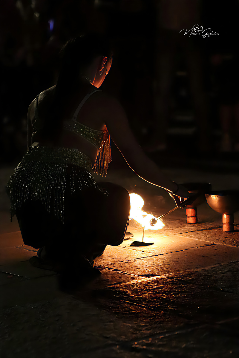 Energia, allegria, musica, cibo e una camminata per le vie della citta'