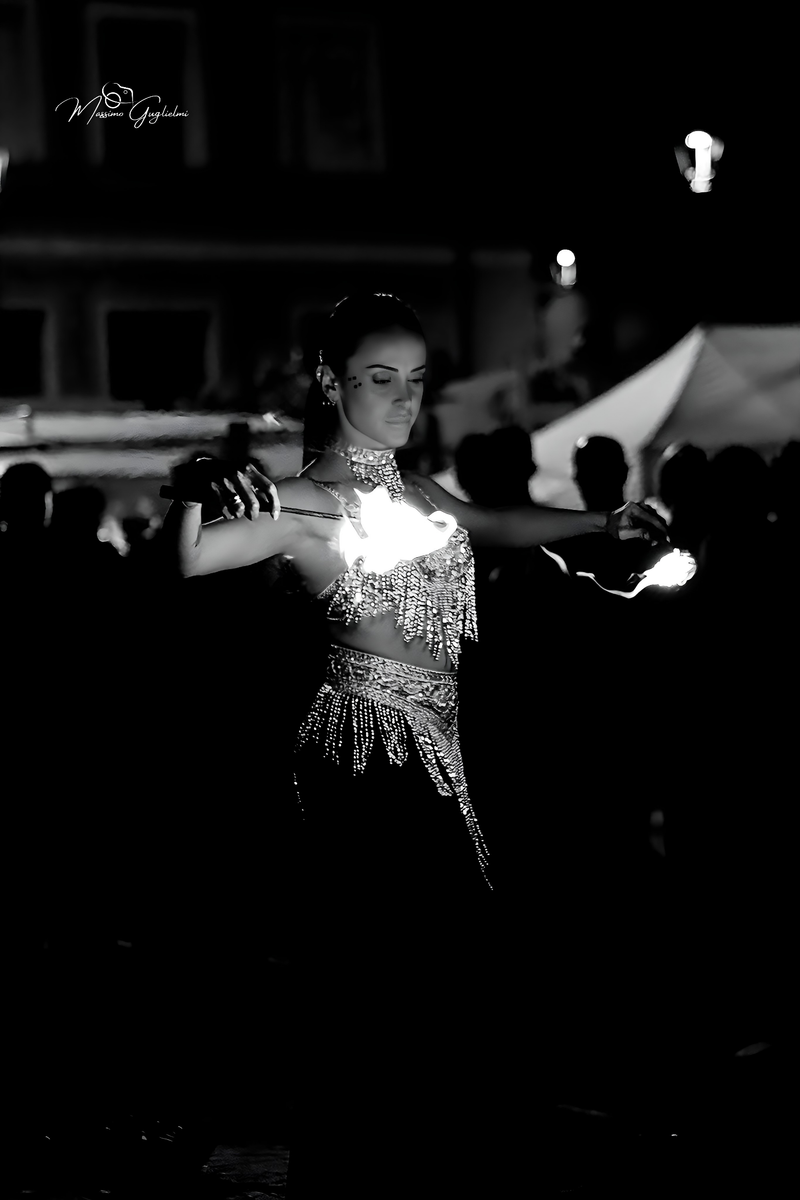 Energia, allegria, musica, cibo e una camminata per le vie della citta'