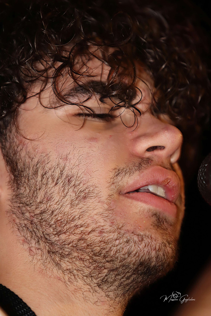 Energia, allegria, musica, cibo e una camminata per le vie della citta'